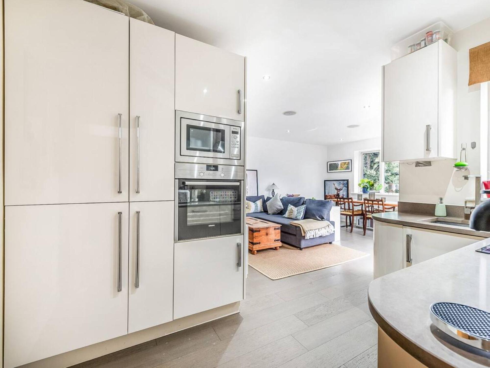 Pass The Keys Modern Terrace In Putney Londra